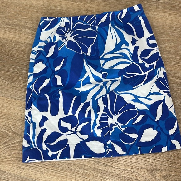 J . McLaughlin Serina Floral Print blue/white skirt women’s size 10 - Picture 12 of 13